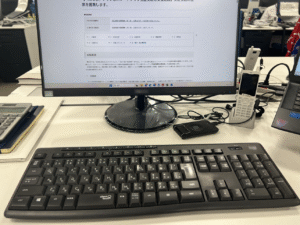 デュアルモニターを使い事務作業