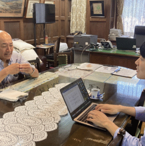 学校を訪問し校長先生との打合せ