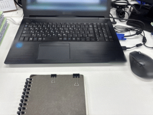 書類の確認や打合せ資料作成など事務作業