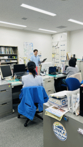 朝礼で趣味や近況をスピーチ