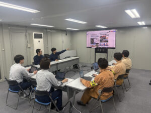 横浜市、鉄道事業者、施工業者の３者で定例会議