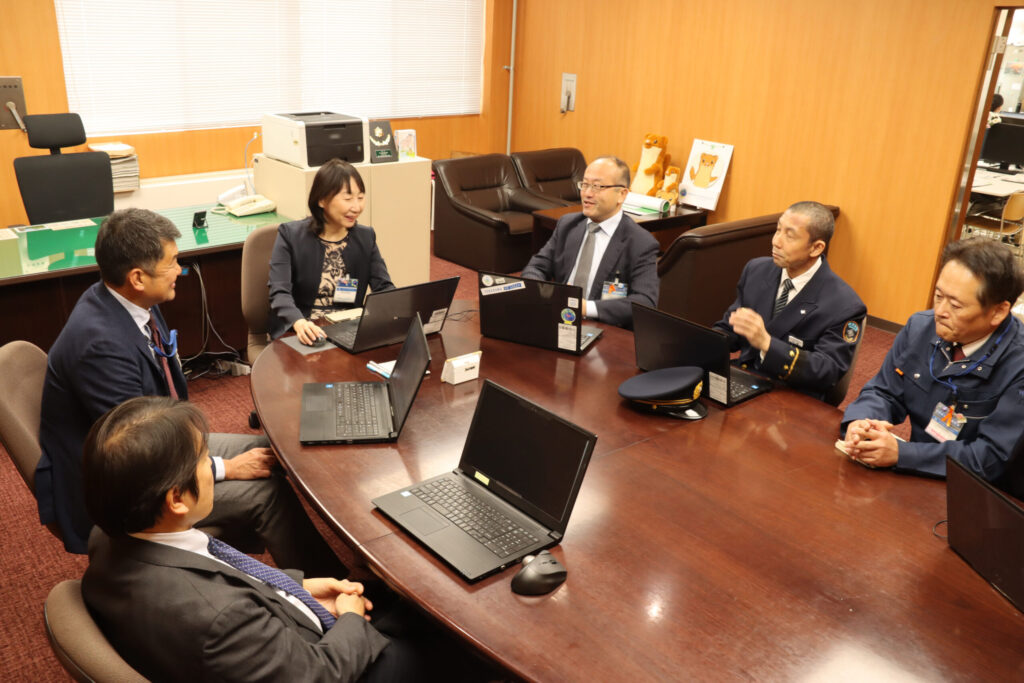 区長室での打合せ